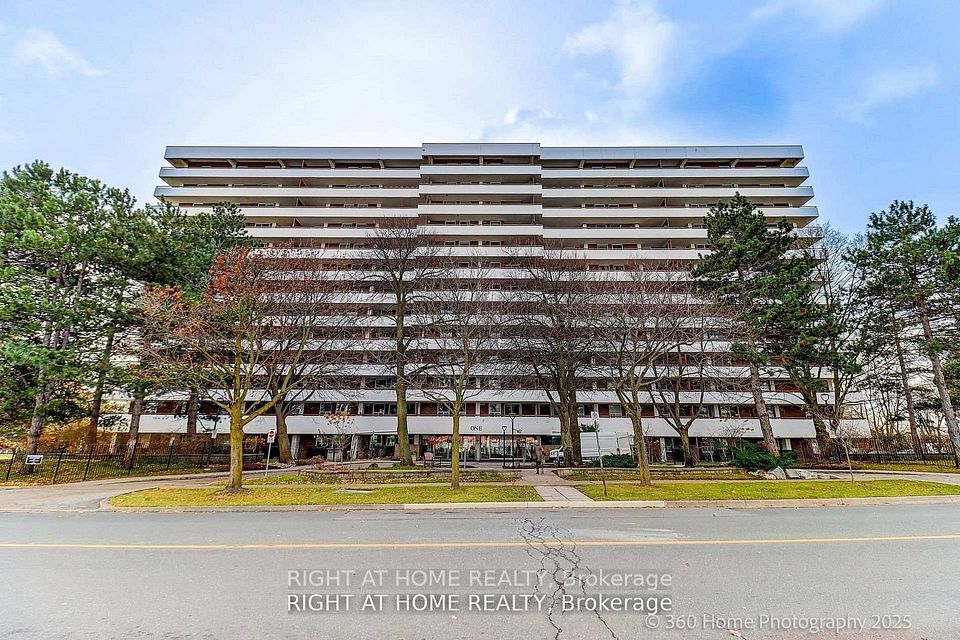 1 Royal Orchard Boulevard 803, Markham, ON L3T 3C2