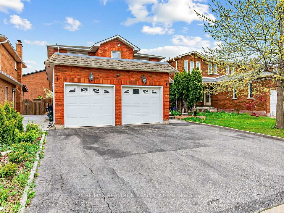 128 Embassy Drive, Vaughan, ON L4L 4Z8