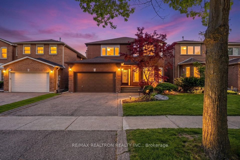 37 Dundurn Crescent, Vaughan, ON L4J 6Z2