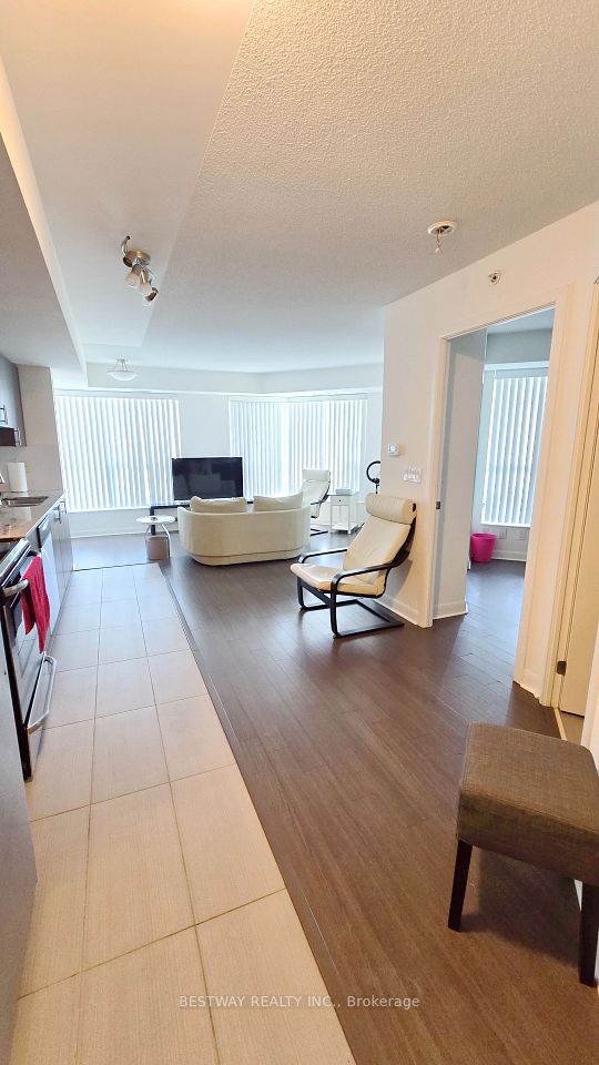 Condo Apartment at 75 Norman Bethune Avenue 208, Richmond Hill, ON L4B 0B6, Richmond Hill