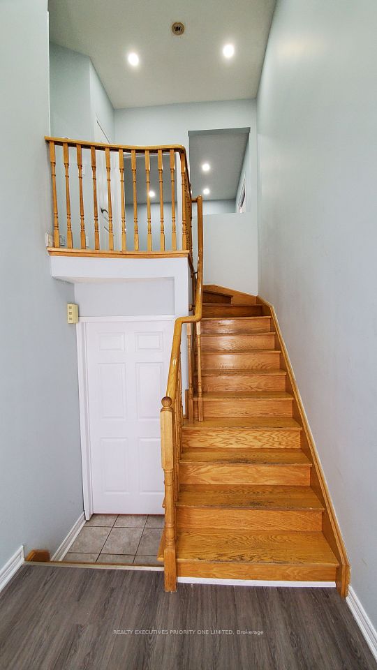 Semi-Detached  at 18 Ed Quigg Way Upper Floor, Vaughan, ON L4H 2S2, Vaughan