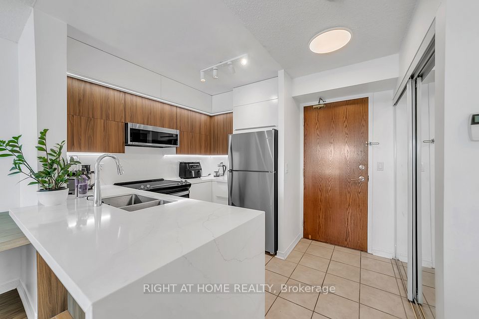 Condo Apartment at 11 Oneida Crescent 1202, Richmond Hill, ON L4B 0A1, Richmond Hill
