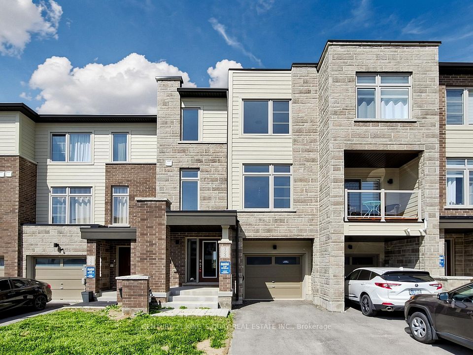 Att/Row/Townhouse at 124 Solstice Circle, Newmarket, ON L3X 0L7, Newmarket