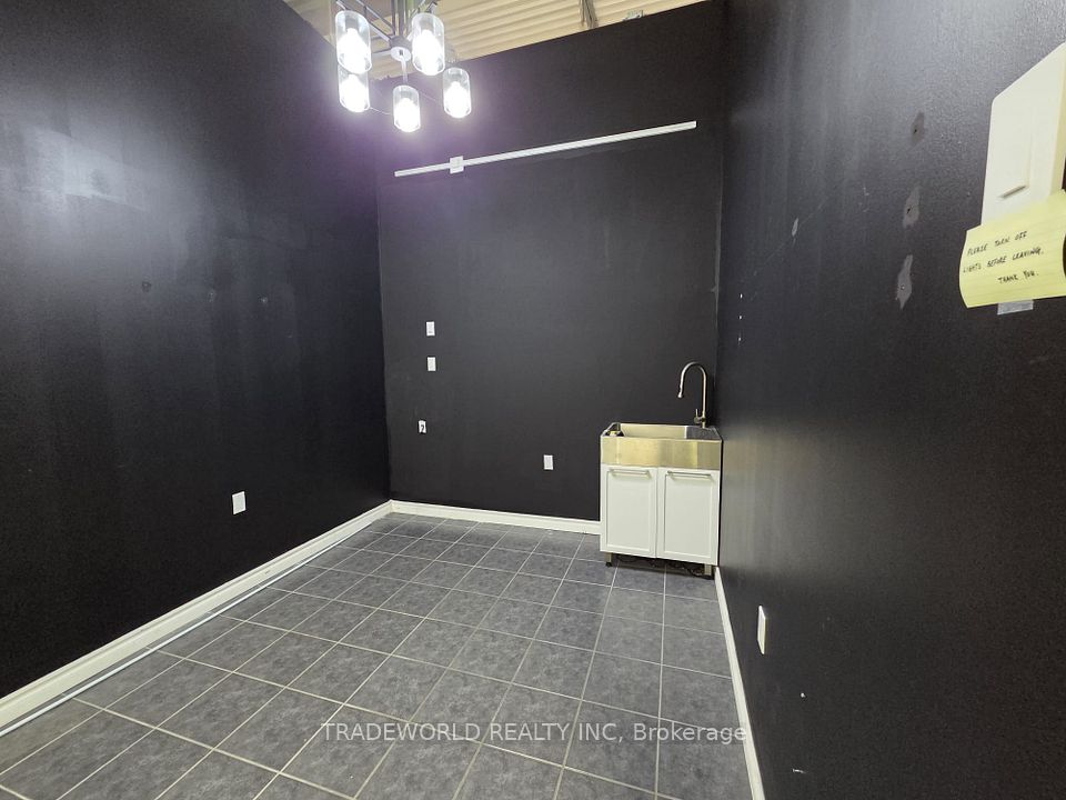 8339 Kennedy Road 2627, Markham, ON L3R 5T5
