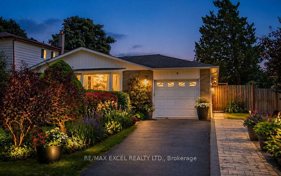Detached at 9 Glamis Place, Markham, ON L3T 3G7, Markham