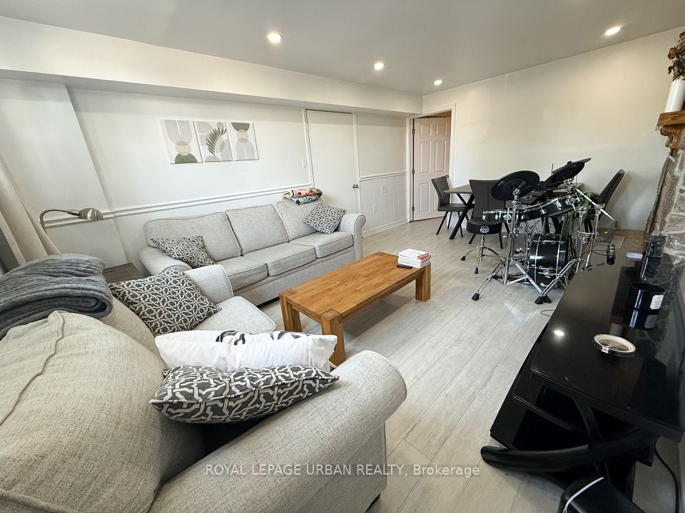 Detached at 560 Bristol Road BSMNT, Newmarket, ON L3Y 6T1, Newmarket