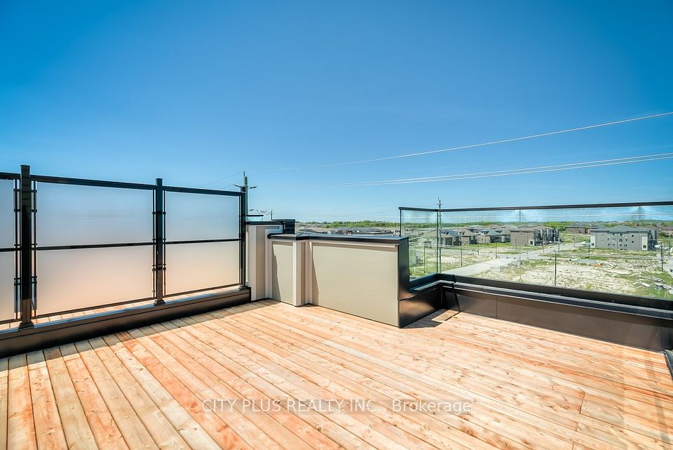 Condo Townhouse at 14 Lytham Green Circle 11, Newmarket, ON L3Y 0H3, Newmarket
