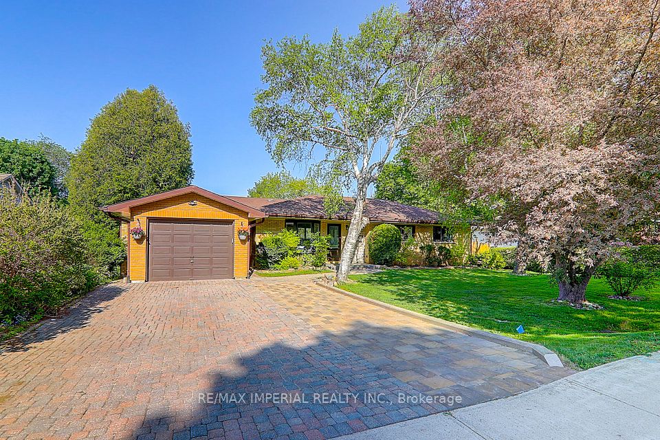Detached at 98 Belfry Drive, Newmarket, ON L3Y 3G1, Newmarket