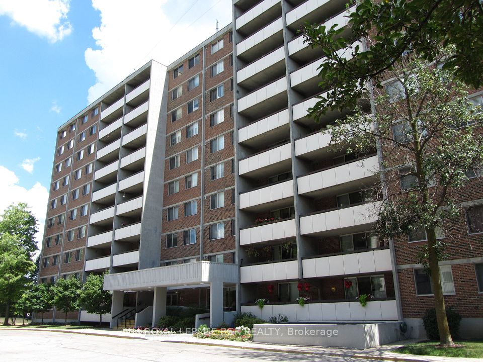 Condo Apartment at 40 William Roe Boulevard 1011, Newmarket, ON L3Y 5N7, Newmarket