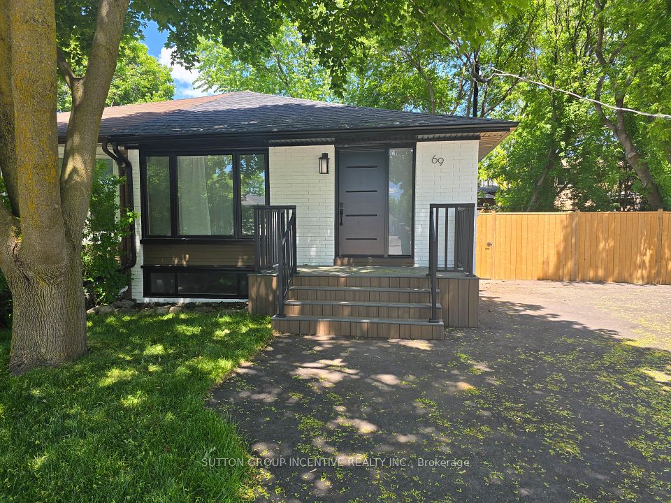 Semi-Detached  at 69 Marlin Court, Newmarket, ON L3Y 2W7, Newmarket