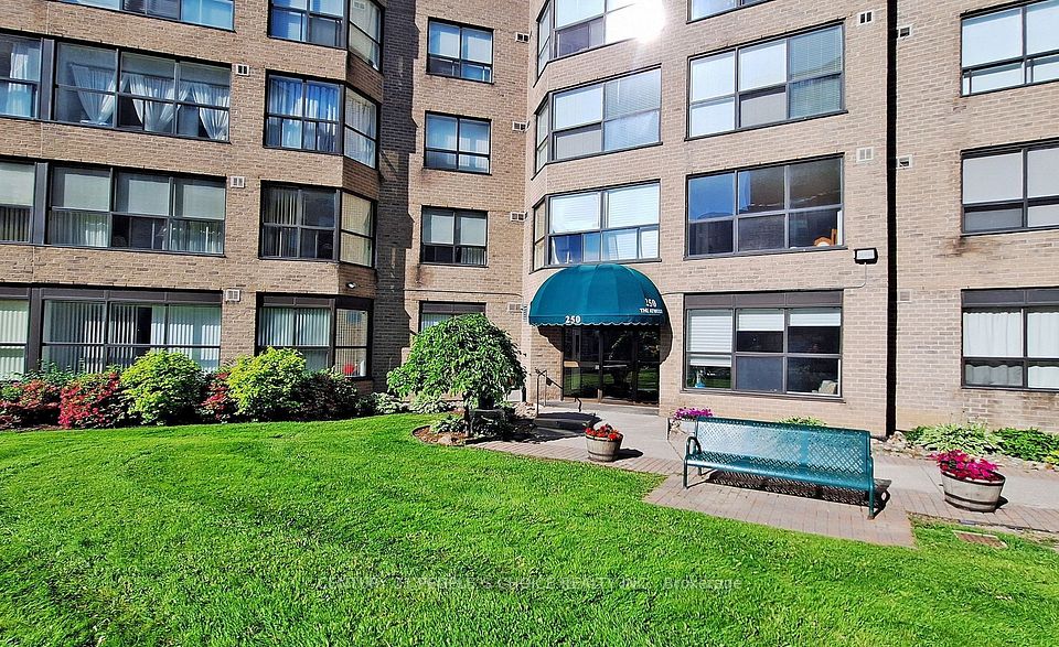 Condo Apartment at 250 Davis Drive 909, Newmarket, ON L3Y 7T7, Newmarket
