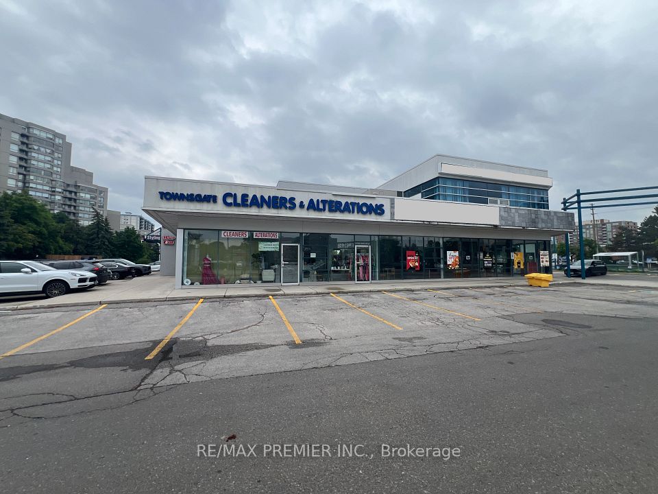 7077 Bathurst Street 7, Vaughan, ON L4J 2J6