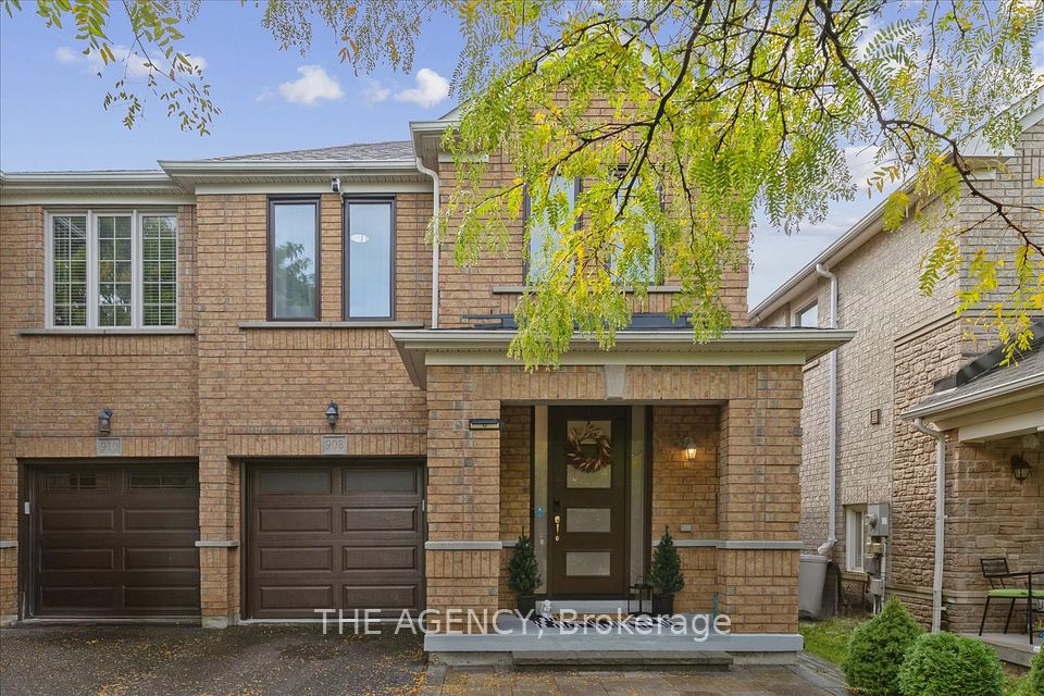 Semi-Detached  at 908 Oaktree Crescent, Newmarket, ON L3X 2Z1, Newmarket