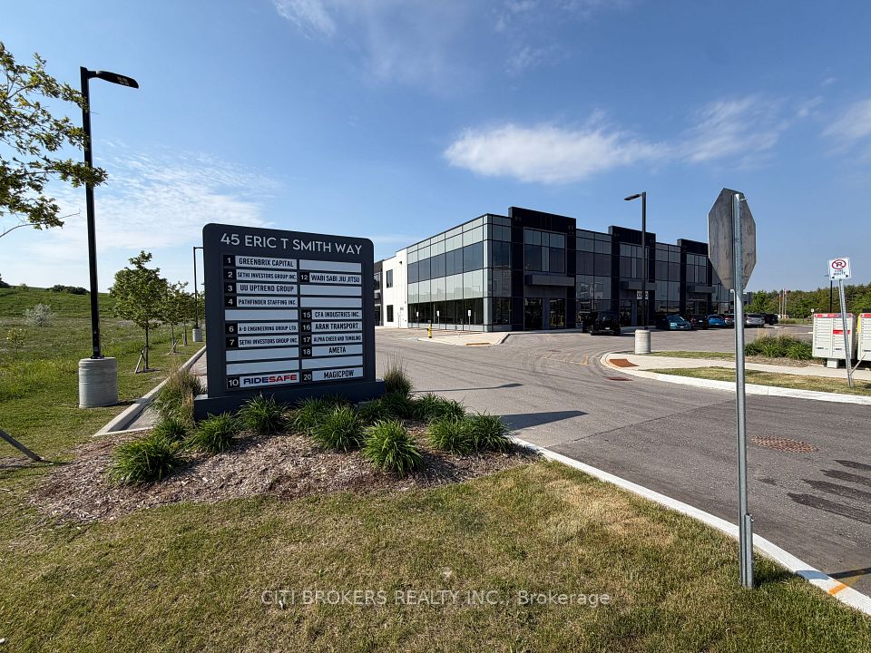 45 Eric T Smith Way 11, Aurora, ON L4G 7C6