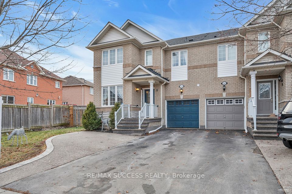 Att/Row/Townhouse at 228 Flagstone Way, Newmarket, ON L3X 2Y2, Newmarket