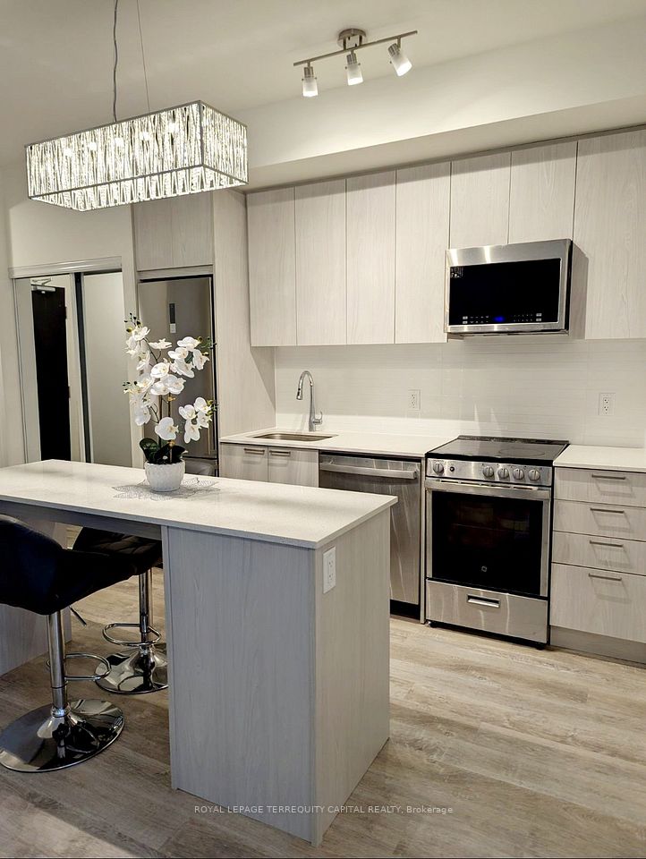 Condo Apartment at 185 Deerfield Road 217, Newmarket, ON L3Y 0G7, Newmarket