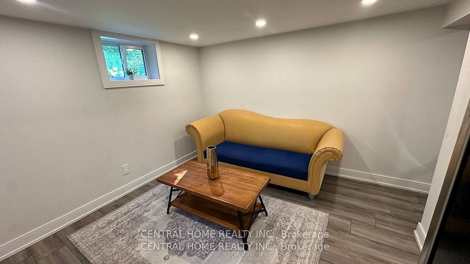 Semi-Detached  at 139 Maurice Court Lower Level, Newmarket, ON L3Y 2W1, Newmarket