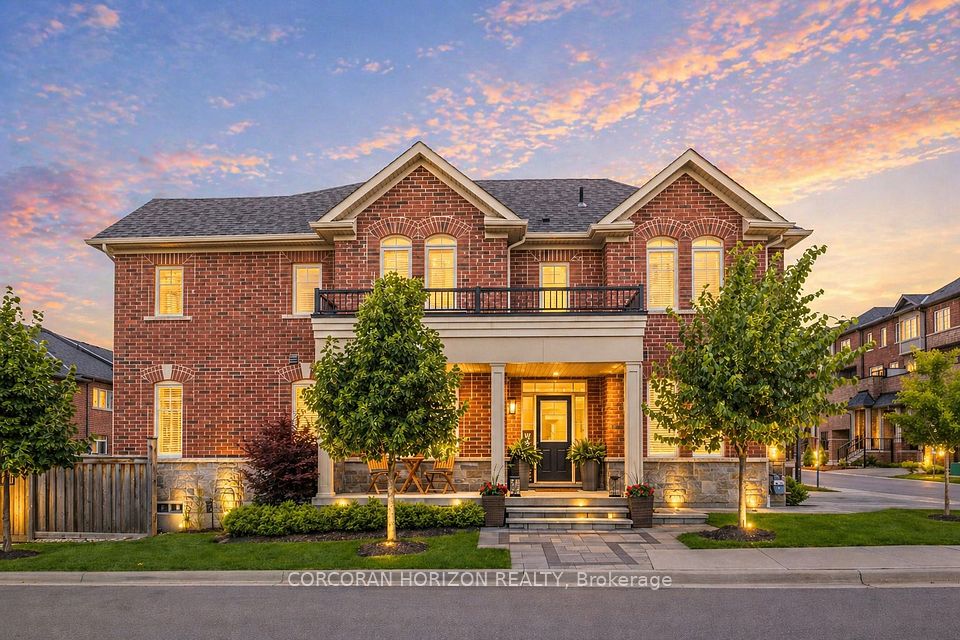 Att/Row/Townhouse at 81 Dundonald Trail, Newmarket, ON L3Y 0E1, Newmarket
