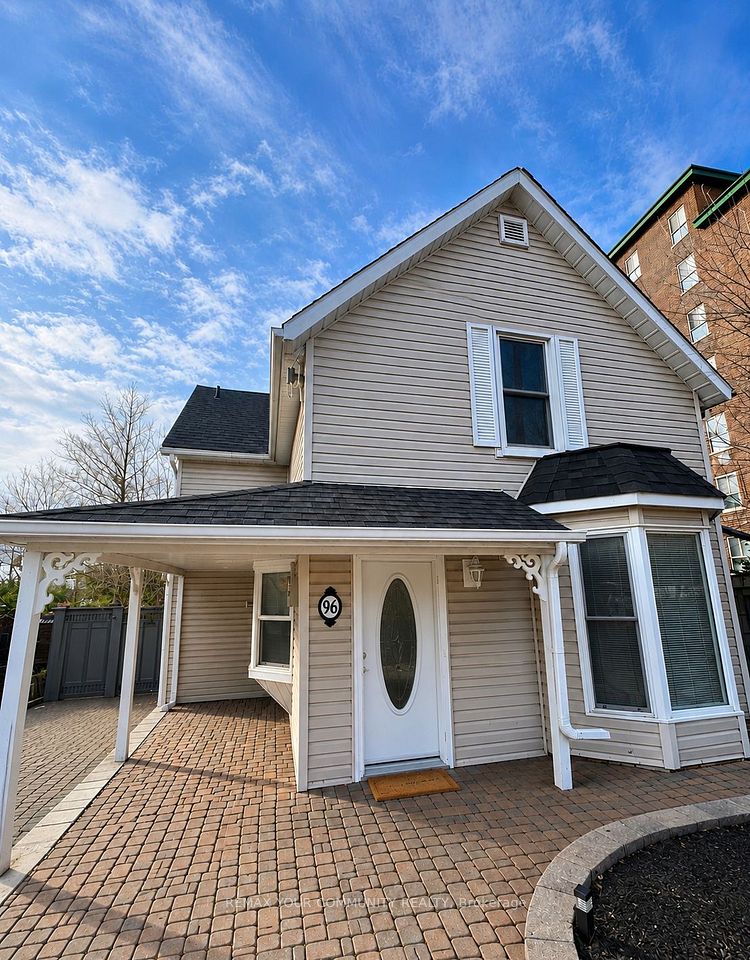 Detached at 96 Gurnett Street Main, Aurora, ON L4G 1P6, Aurora