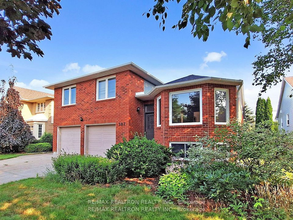 Detached at 187 Crossland Gate Main, Newmarket, ON L3X 1A7, Newmarket