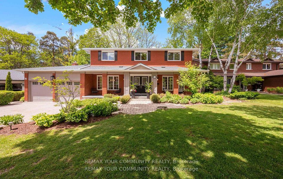 Detached at 24 Hawthorne Lane, Aurora, ON L4G 3K6, Aurora