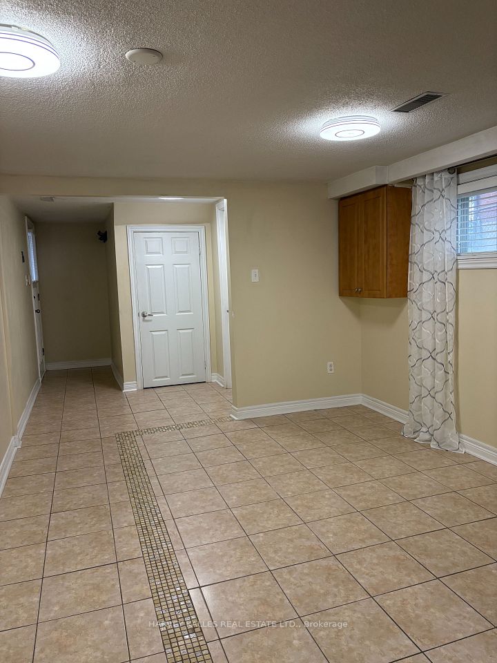 Semi-Detached  at 72 Button Road Bsmt, Vaughan, ON L4L 1K1, Vaughan