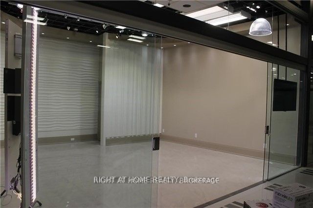 7250 Keele Street 369, Vaughan, ON L4K 1Z8