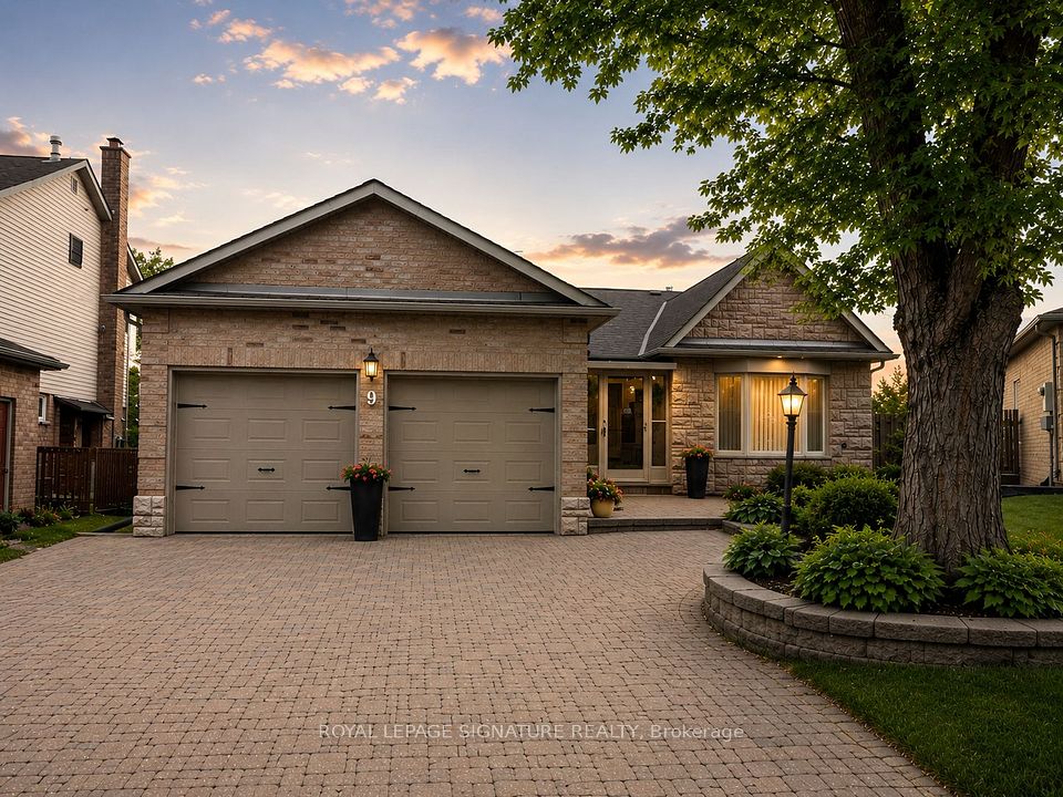Detached at 9 Beatty Crescent, Aurora, ON L4G 5V2, Aurora