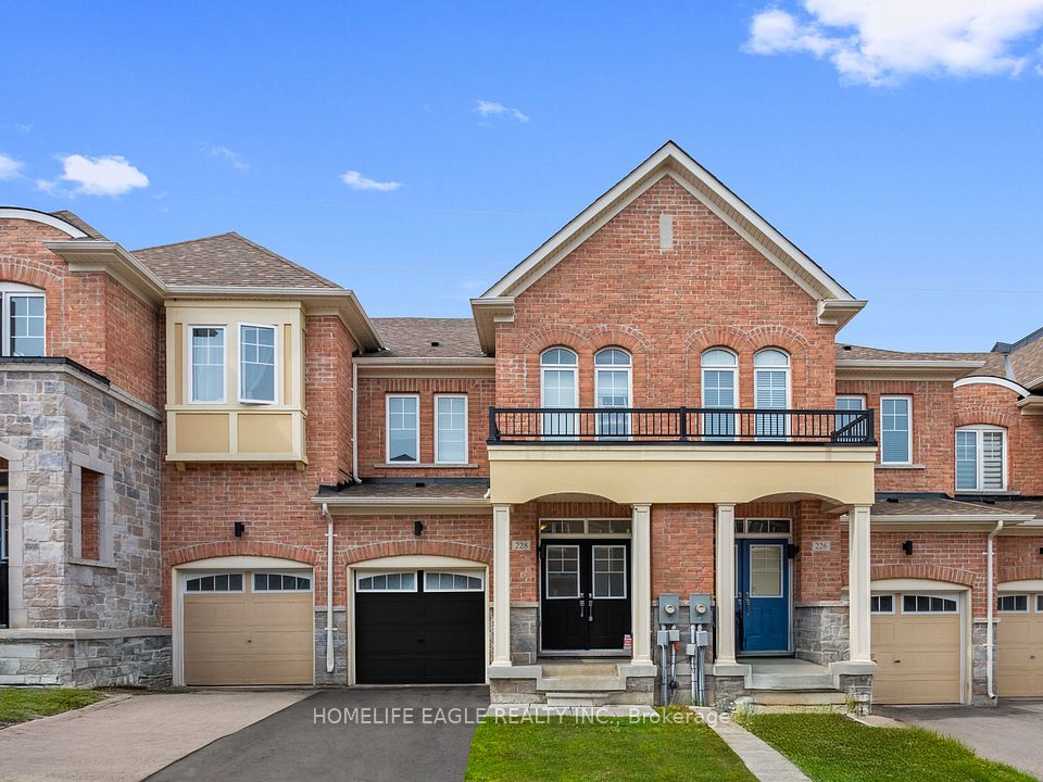 Att/Row/Townhouse at 228 Bennett Street, Newmarket, ON L3X 1B8, Newmarket