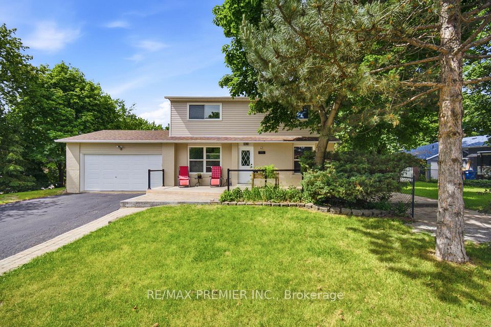 Detached at 115 William Roe Boulevard, Newmarket, ON L3Y 1B1, Newmarket
