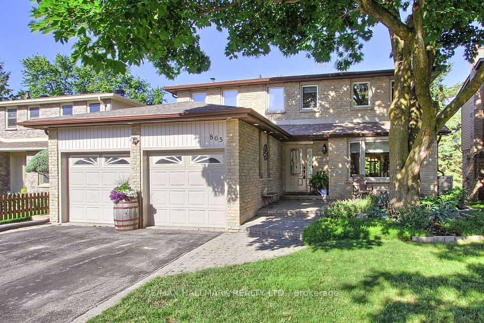 Detached at 865 Arnold Crescent, Newmarket, ON L3Y 2E4, Newmarket