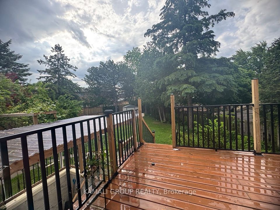 Detached at 24 Valhalla Court, Aurora, ON L4G 5W3, Aurora