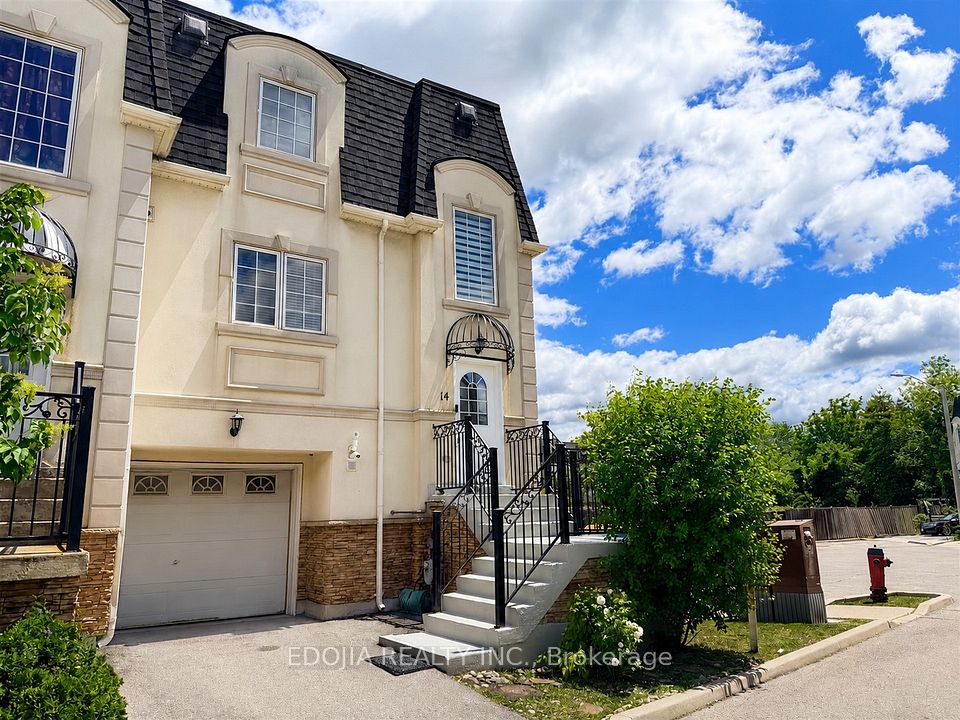 Att/Row/Townhouse at 215 16th Avenue 14, Richmond Hill, ON L4C 0T8, Richmond Hill