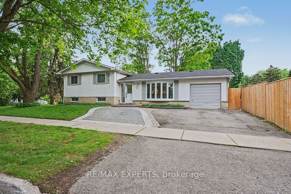 Detached at 32 Oak Court, Aurora, ON L4G 3J6, Aurora