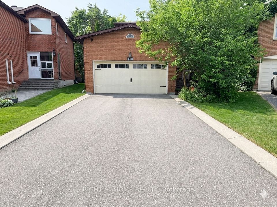 Detached at 37 Versailles Court, Richmond Hill, ON L4C 8V6, Richmond Hill