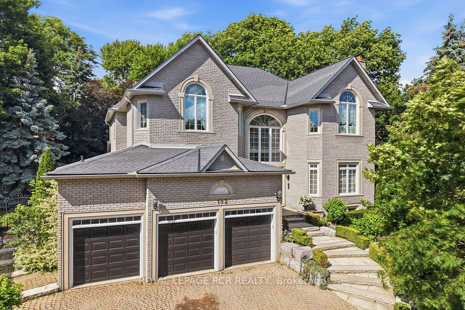 Detached at 193 Sherwood Place, Newmarket, ON L3Y 8E5, Newmarket