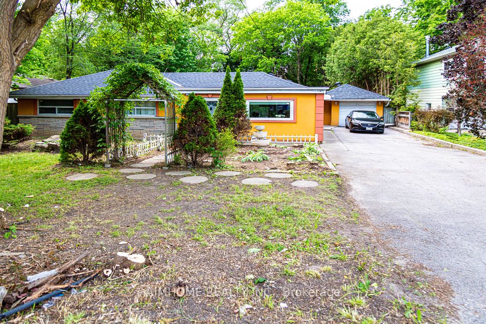 Detached at 9890 Bayview Avenue, Richmond Hill, ON L4C 2L3, Richmond Hill