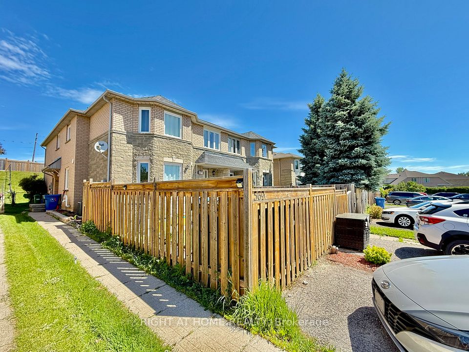 Att/Row/Townhouse at 569 Walpole Crescent, Newmarket, ON L3X 2B5, Newmarket