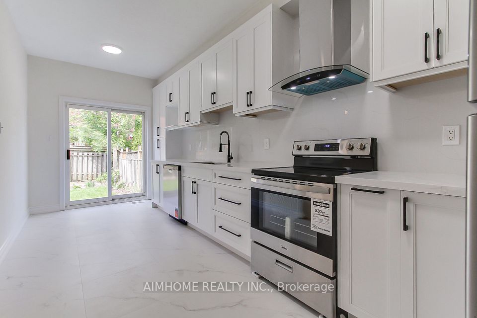 Att/Row/Townhouse at 177 Denise Circle, Newmarket, ON L3X 2K2, Newmarket