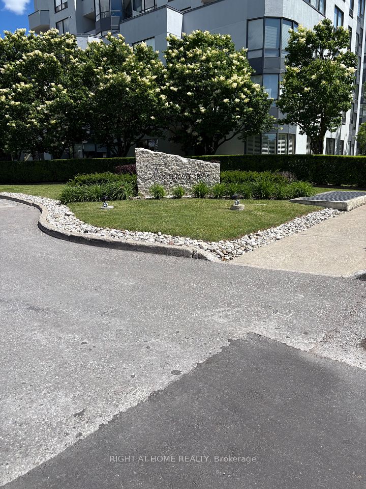 Condo Apartment at 333 CLARK Avenue W 412, Vaughan, ON L4J 7K4, Vaughan