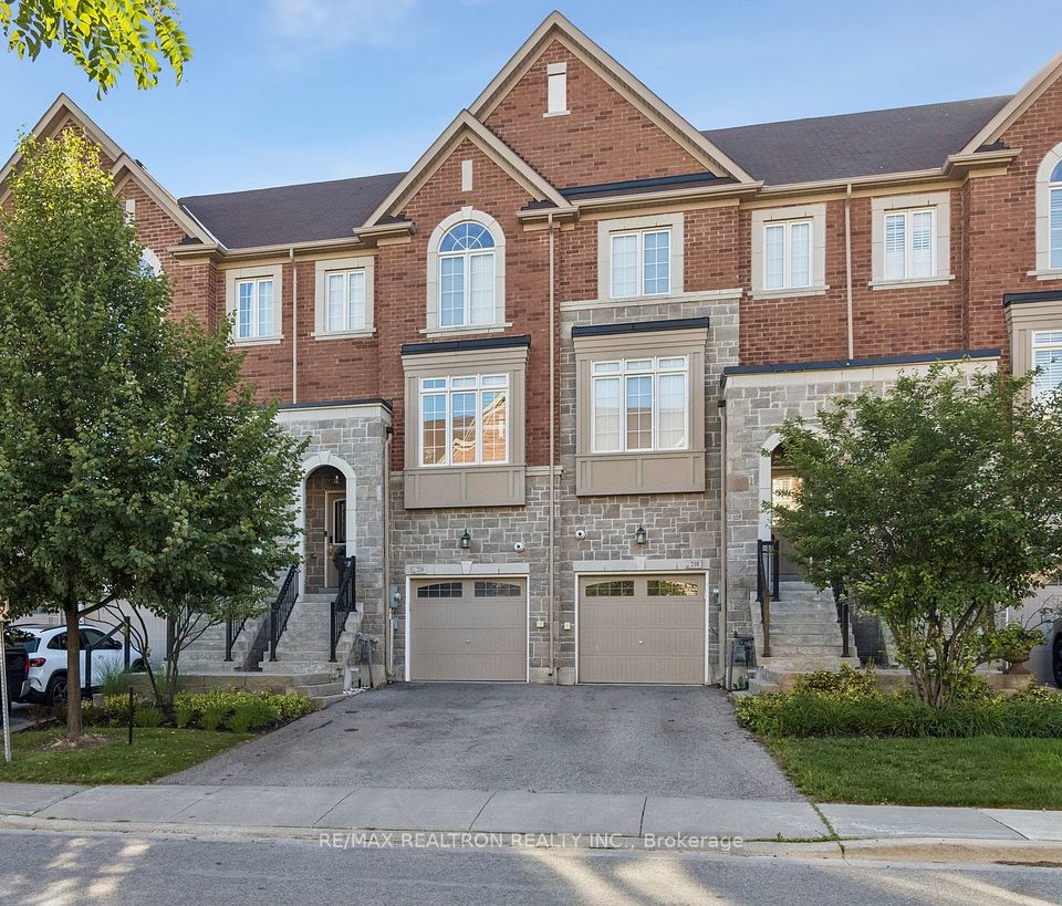 Att/Row/Townhouse at 216 Appleton Court, Newmarket, ON L3Y 0B8, Newmarket