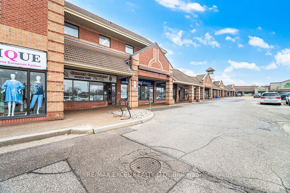 441 Clark Avenue #15, Vaughan, ON L4J 6W7