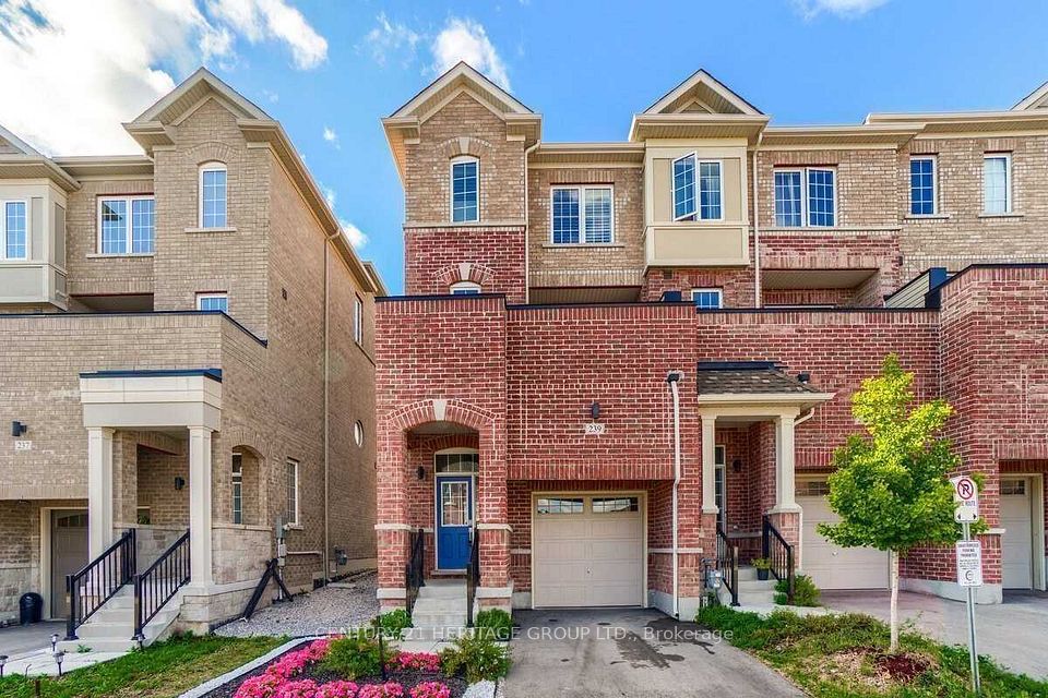 Att/Row/Townhouse at 239 Harding Park, Newmarket, ON L3Y 0E1, Newmarket