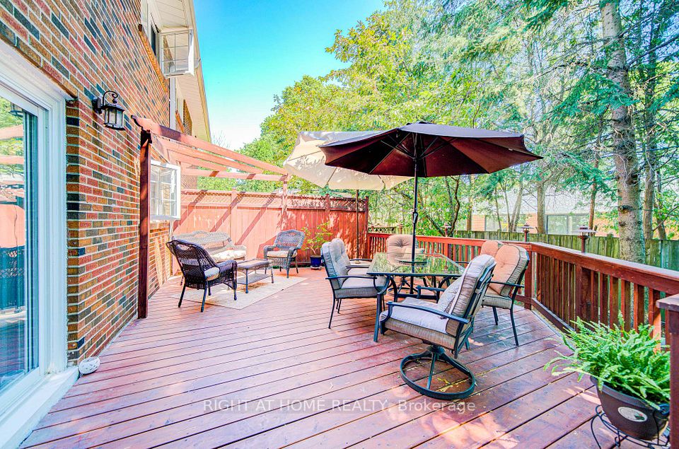 Semi-Detached at 107 Sherwood Forest Drive Back unit, Markham, ON L3P 1P9, Markham