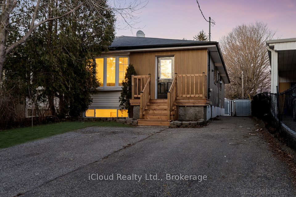Semi-Detached  at 107 Bayview Parkway, Newmarket, ON L3Y 3W2, Newmarket