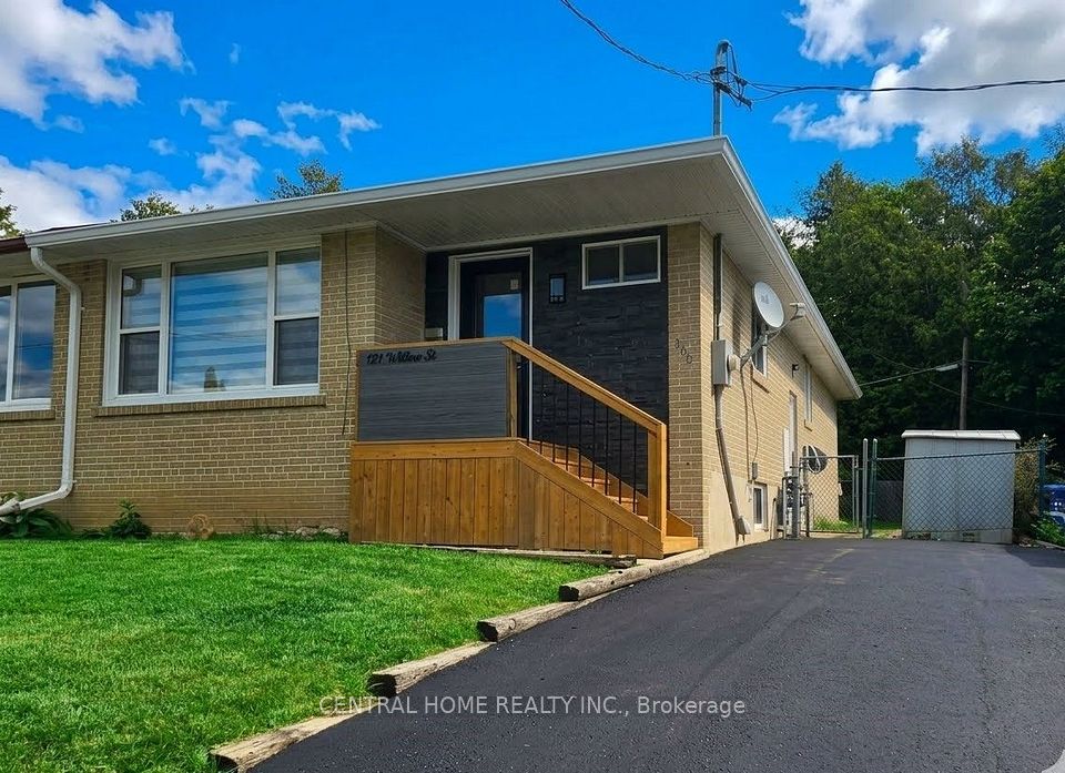 Semi-Detached  at 137 Willow Lane, Newmarket, ON L3Y 4J1, Newmarket