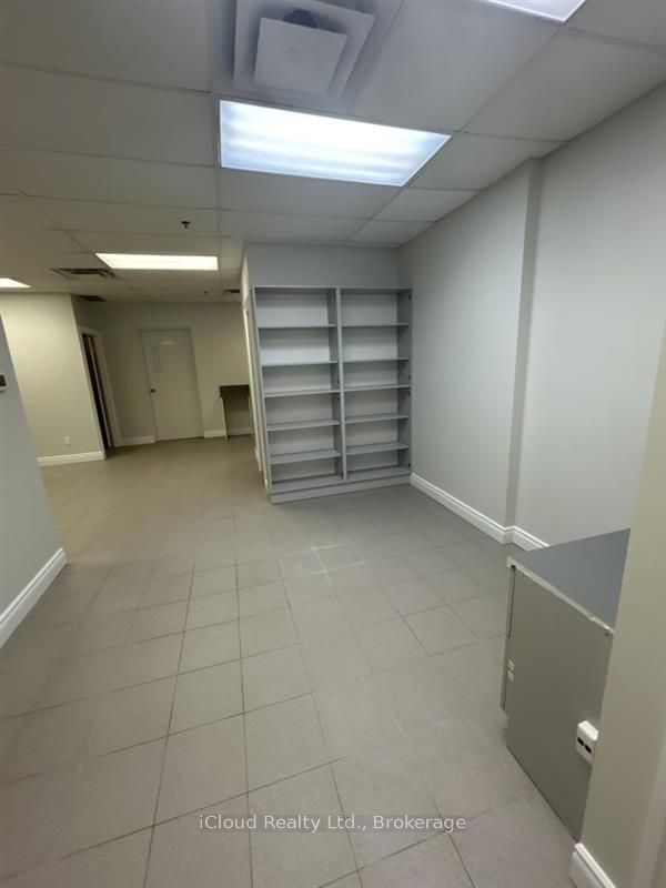 80 Regina Road 21, Vaughan, ON L4L 8M5