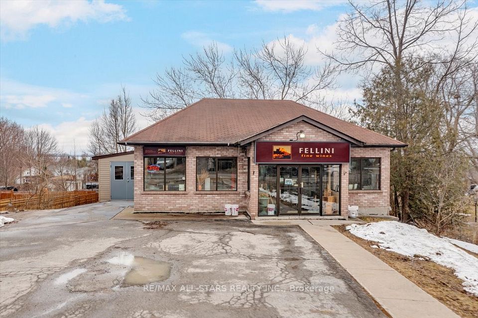 30 The Queensway Avenue S, Georgina, ON L4P 1Y9