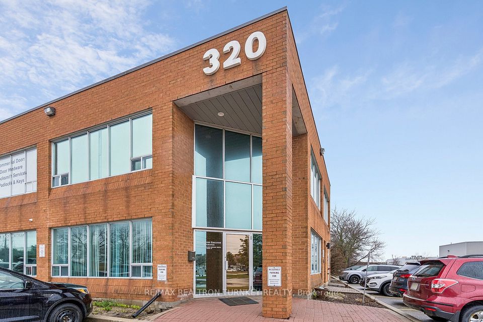 320 Harry Walker Parkway N 13, Newmarket, ON L3Y 7B4