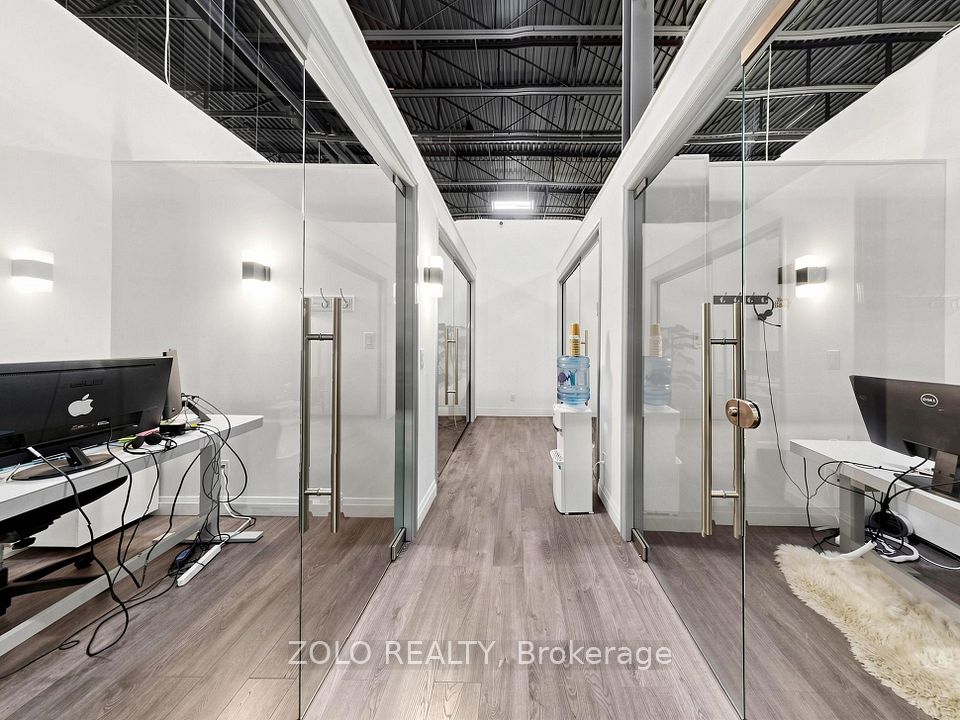 7250 Keele Street D (350), Vaughan, ON L4K 1Z8